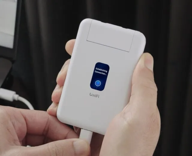 UniFi Travel Router : mon avis après l&rsquo;avoir emmené en voyage